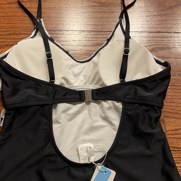 NWT CUPSHE ONE PIECE RUFFLED SWIMSUIT. High cut,  checkered white black / Med - Picture 9 of 14